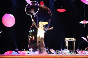 Шоу магических зонтиков и мыльных пузырей увидели юные великолучане