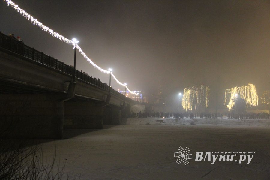 Новогодний салют прогремел Великих Луках (ФОТО)