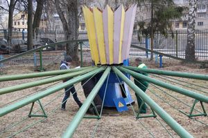 Аттракционы великолукского парка проверили на безопасность (ФОТО)