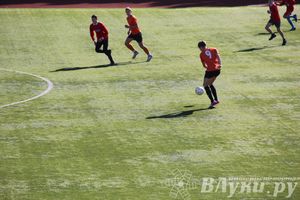 В Великих Луках стартовал открытый турнир по футболу