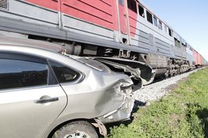 Фоторепортаж: ДТП на железнодорожном переезде в Великих Луках