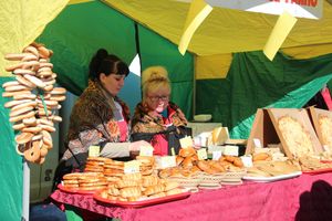 В Великих Луках широко отметили Масленицу (ФОТО)