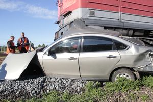 Фоторепортаж: ДТП на железнодорожном переезде в Великих Луках