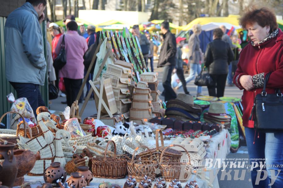 Традиционная весенняя ярмарка прошла в Великих Луках
