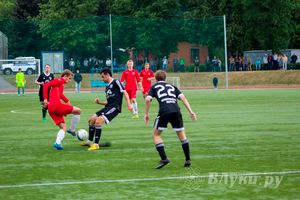 Матчи по футболу в рамках Первенства России проходят в Великих Луках (фото)