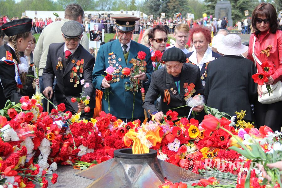Парад Победы в Великих Луках (фото)