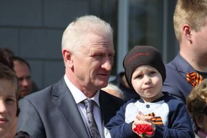 Парад Победы в Великих Луках (фото)