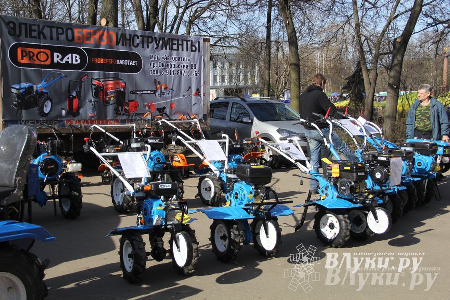 Универсальная торговая ярмарка «Весна-2015» прошла в Великих Луках (фото)