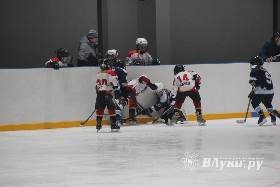 Товарищескике хоккейные игры между детскими командами прошли в Великих Луках (ФОТО)