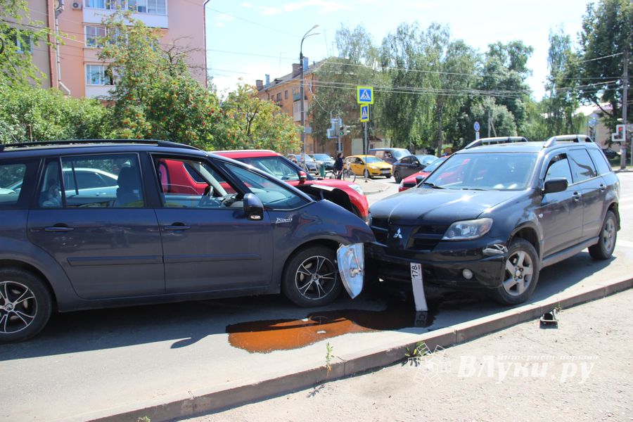 ДТП возле Смоленского рынка (ФОТО)