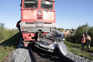 Фоторепортаж: ДТП на железнодорожном переезде в Великих Луках