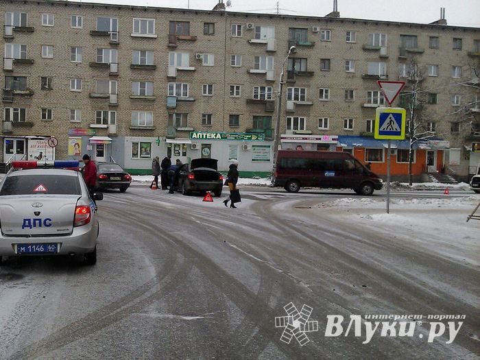 ФОТОФАКТ: ДТП в Великих Луках