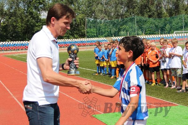 Юные футболисты из Калининграда стали победителями турнира «Локобол» в Великих Луках (фото)