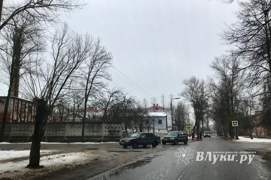 Фотофакт: ДТП на Нелидовской в Великих Луках