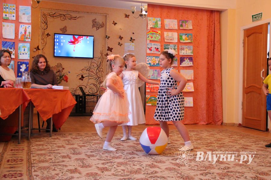 «Красота Божьего мира» в рисунках дошколят Великих Лук (ФОТО)