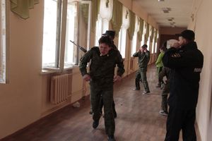 В 10 лицее к «освобождению заложников» привлекли новые силы (ФОТО)