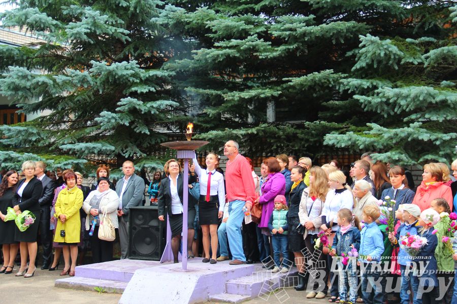 Школы города отметили 1 сентября (фото)