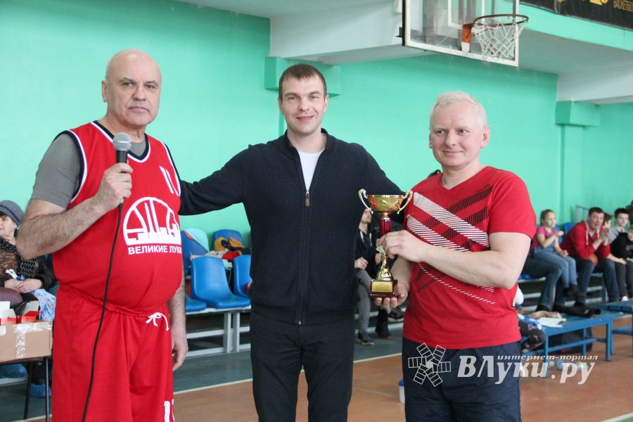 Великолучане — серебряные призеры межрегионального турнира ветеранов баскетбола (ФОТО)