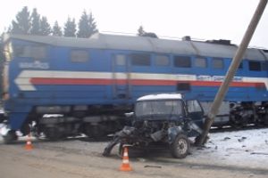 В Псковской области произошло столкновение пассажирского поезда и легкового автомобиля