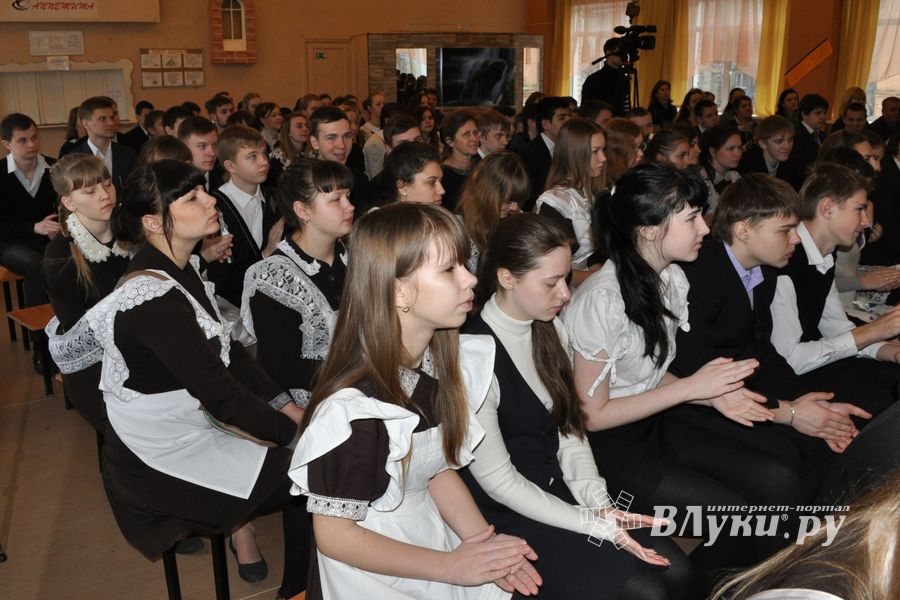 В Великих Луках прошел открытый урок в рамках проекта «Связь поколений» (фото)