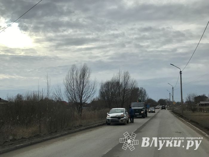 На улице Гражданской после ДТП затруднено движение (ФОТО)