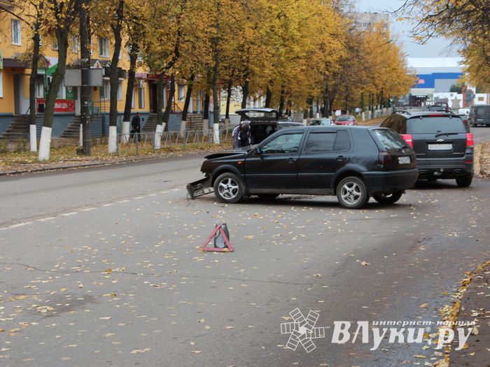 ДТП на проспекте Ленина в Великих Луках (ФОТО)