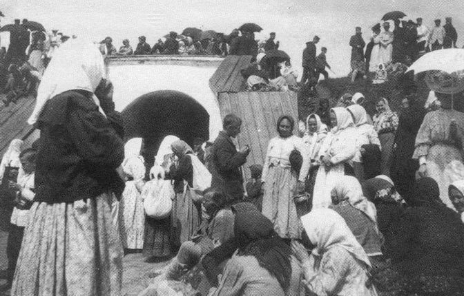 Крестный ход на крепостном валу у северных ворот