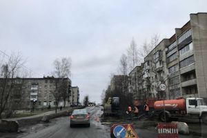 На улице Холмской устранили прорыв в водопроводе (ФОТО)