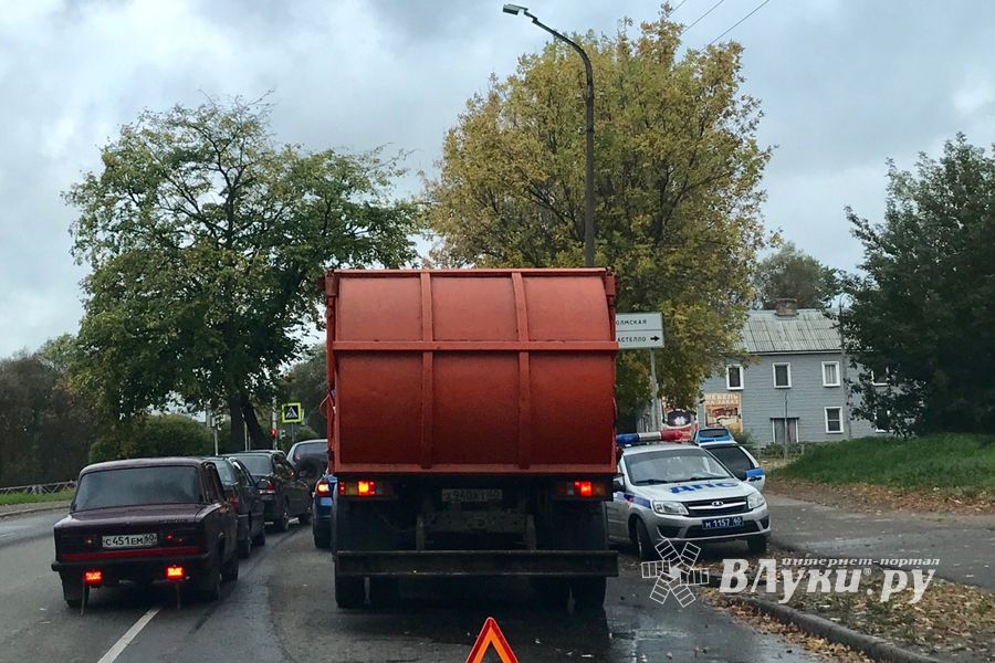 На улице Ботвина в Великих Луках произошло ДТП (ФОТО)