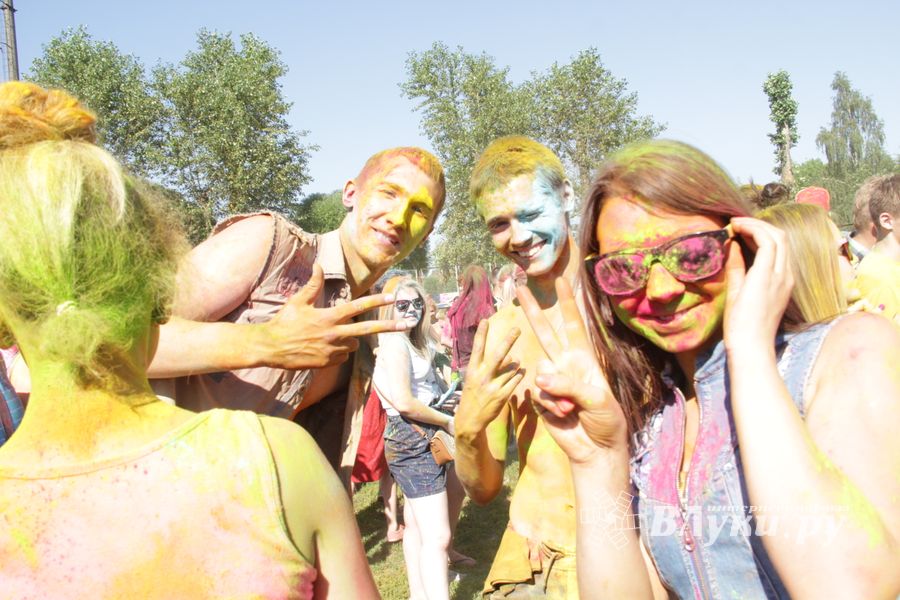 Яркие эмоции «ColorFest» в Великих Луках (ФОТО)