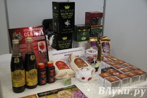 Универсальная выставка проходит в Великих Луках (фото)