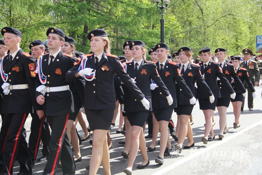 Парад Победы в Великих Луках (фото)