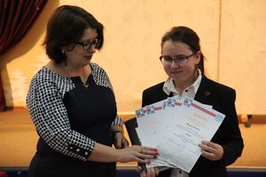 В Великих Луках наградили самых умных школьников 