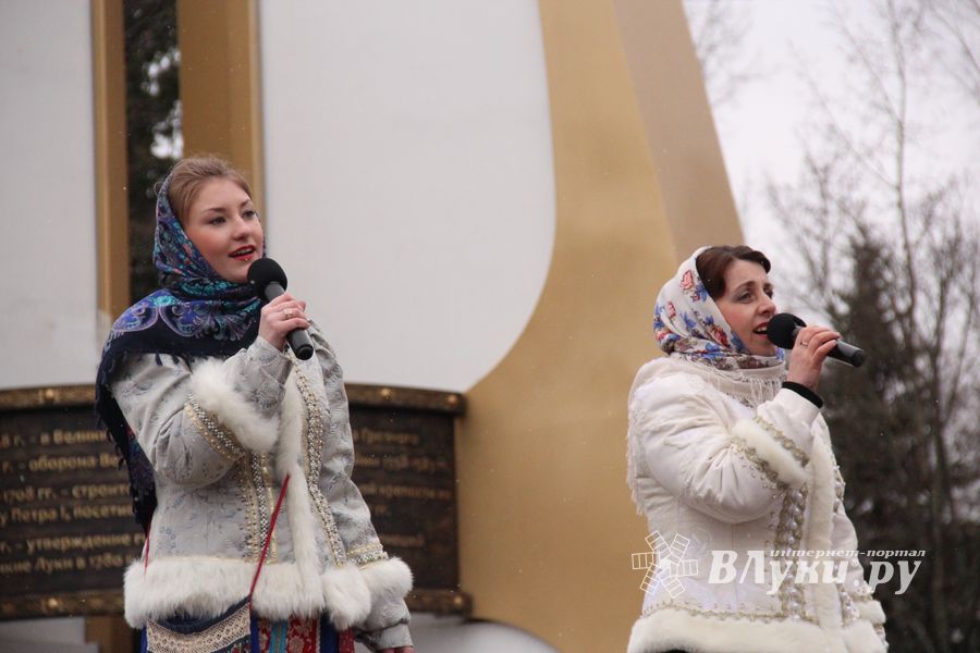 В Великих Луках сожгли Масленицу (фото)