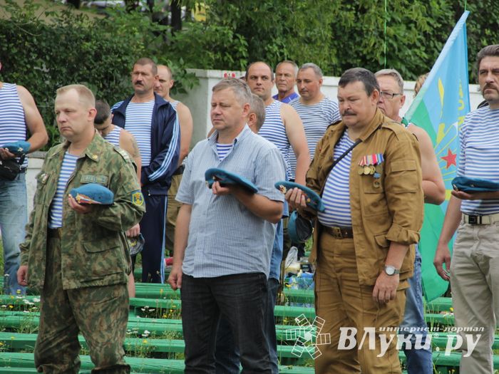 В Великих Луках отмечают День ВДВ (ФОТО)