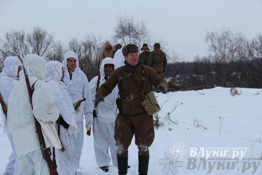 Реконструкция битвы за освобождение Великих Лук