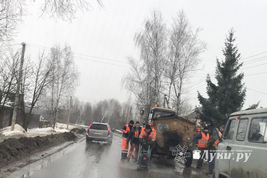 На ул. Гражданской ведётся ямочный ремонт (ФОТО)