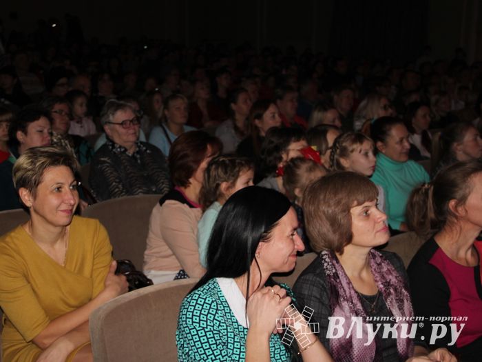 В ГДК им. Ленина прошёл концерт ко Дню матери (ФОТО)