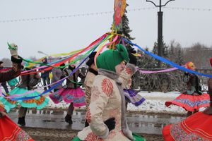 В Великих Луках прошел праздник Масленицы (ФОТО)