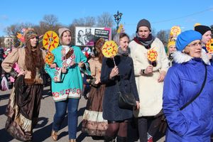 В Великих Луках широко отметили Масленицу (ФОТО)