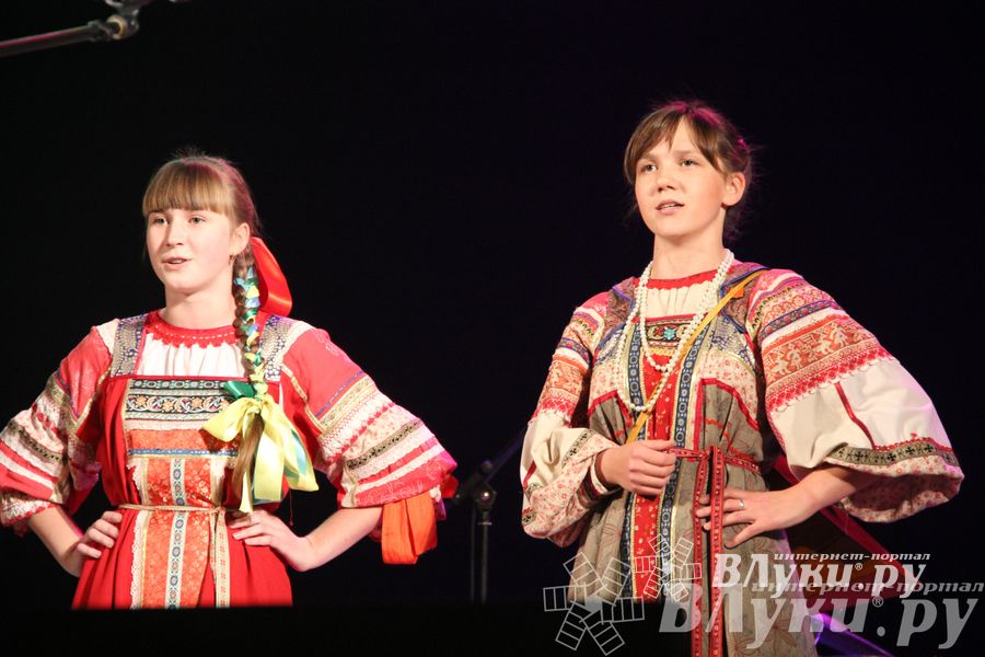 В Великих Луках прошел фестиваль живой музыки «Ставим на аватарках небо» (фото)