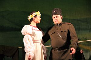 Кони стоят пьяные, хлопцы запряженные — в ГДК Ленина сыграли «Свадьбу в Малиновке» (ФОТО)