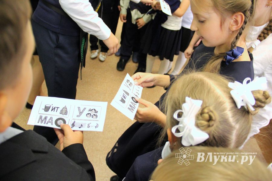 Первоклассников школы №13 посвятили в пешеходы (ФОТО)