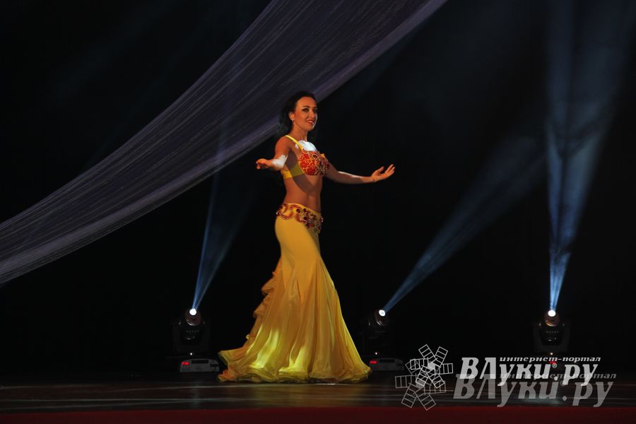 В ДК ЛК прошел музыкально-танцевальный спектакль «Босиком по млечному пути» (фото)