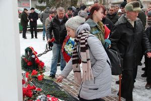 Великолучане почтили память героев-десантников