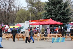 В Великих Луках проходит Весенняя ярмарка