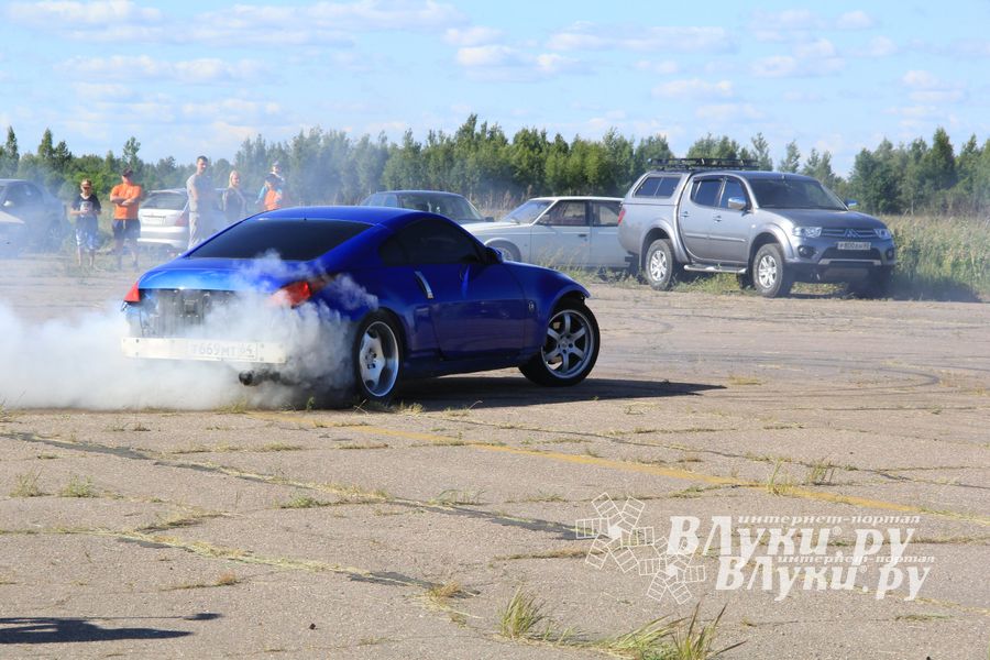 В Великих Луках прошел I этап Открытого чемпионата г. Великие Луки по Drag Racing (фото)