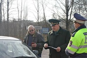 Себежская таможня контролирует соблюдение правил временного ввоза транспортных средств (фото)