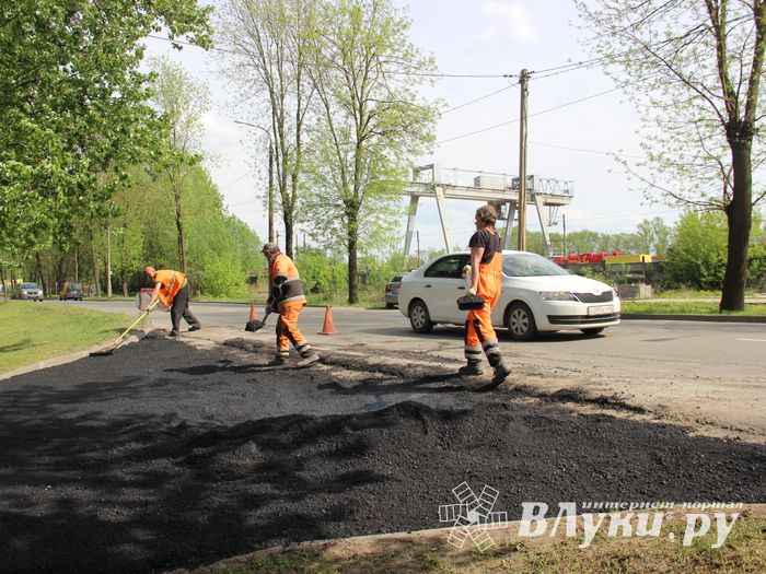 Вниманию автомобилистов-великолучан – дорожные работы (ФОТО)