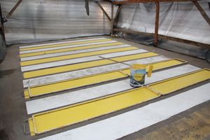 В районе великолукского путепровода появилась «непонятная» палатка (ФОТО)